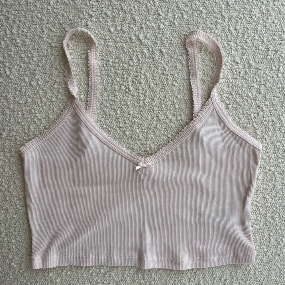aritzia sunday best baby pink crop cami with bow